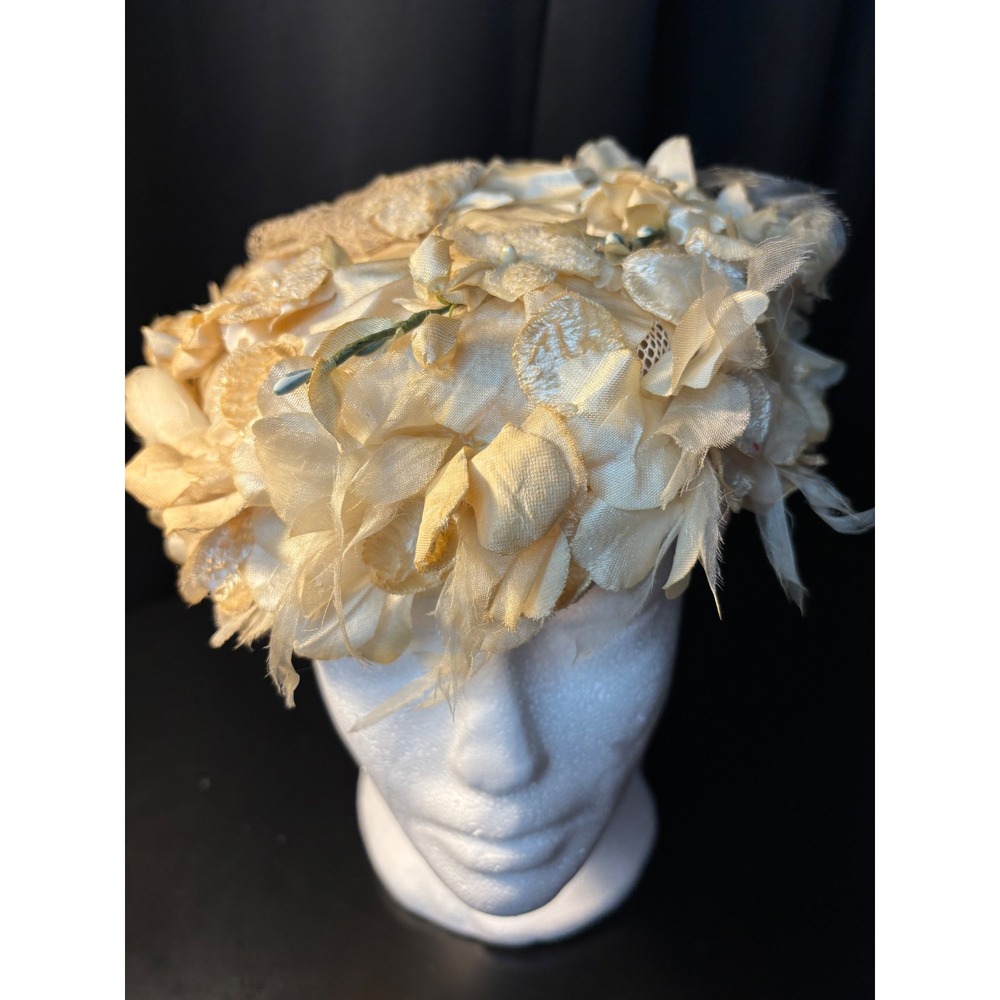 Suzy et Paulette Chapeaux Vintage Floral‎ Pillbox Hat with Veil Champagne Pearl